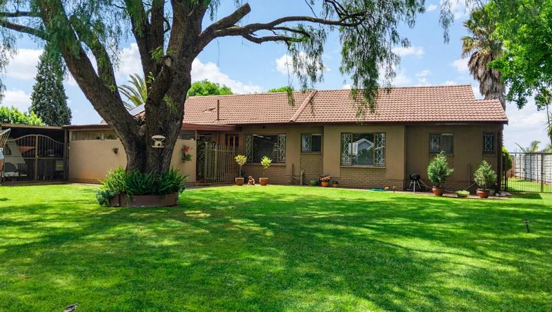 3 Bedroom Property for Sale in Golf Park Gauteng