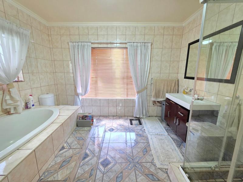 6 Bedroom Property for Sale in Meyerton Central Gauteng