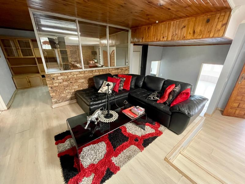 5 Bedroom Property for Sale in Noordheuwel Gauteng