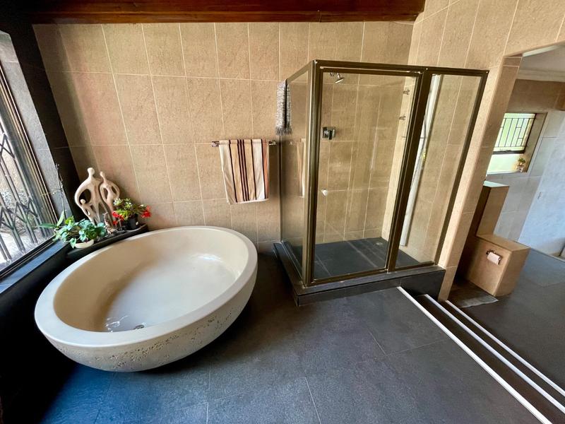 5 Bedroom Property for Sale in Noordheuwel Gauteng