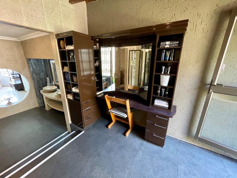 5 Bedroom Property for Sale in Noordheuwel Gauteng