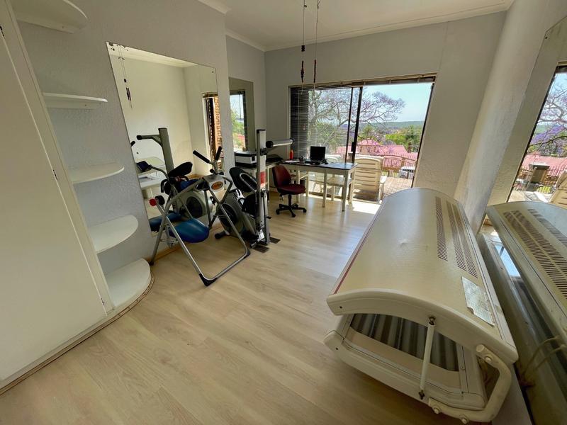 5 Bedroom Property for Sale in Noordheuwel Gauteng