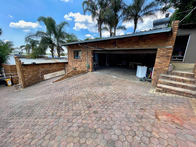 5 Bedroom Property for Sale in Noordheuwel Gauteng