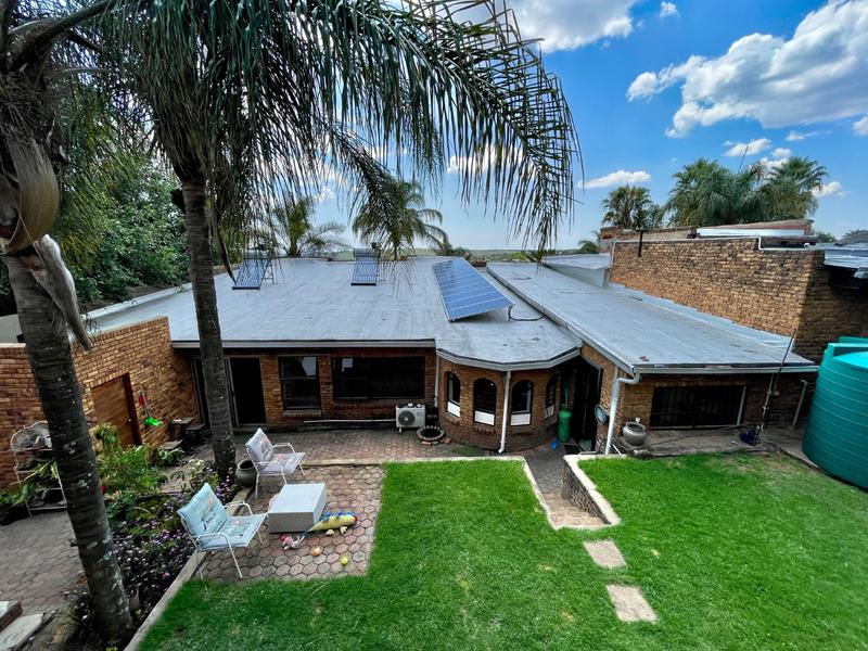 5 Bedroom Property for Sale in Noordheuwel Gauteng