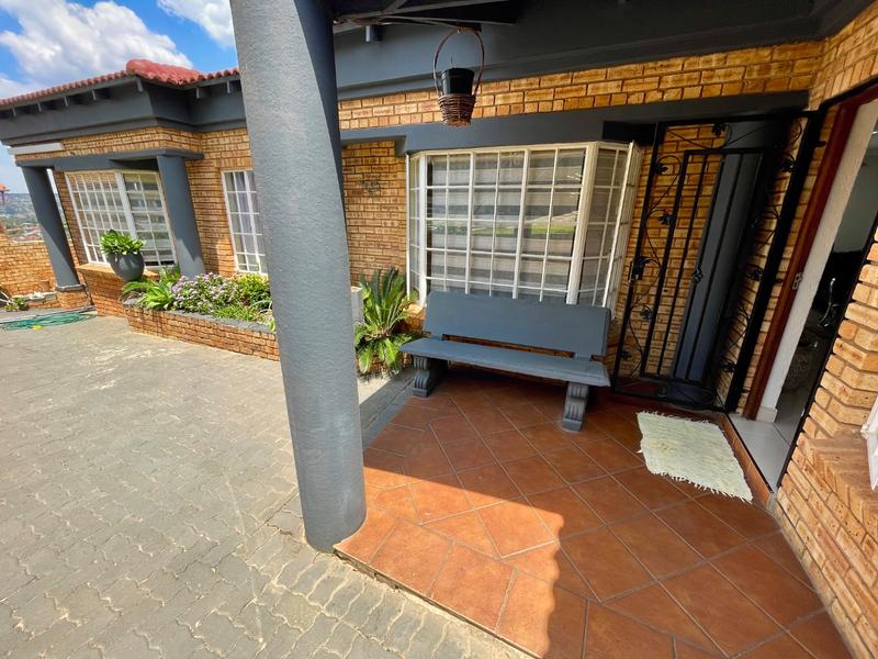 5 Bedroom Property for Sale in Rangeview Gauteng