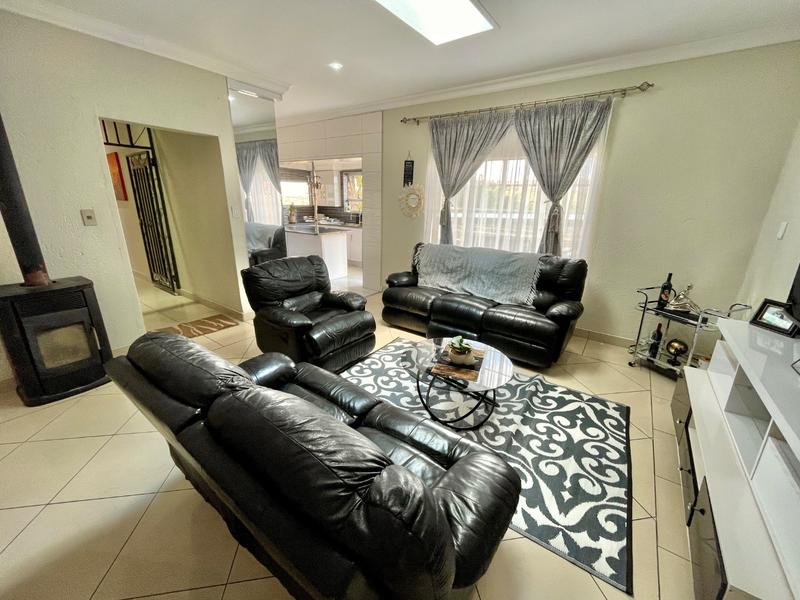 5 Bedroom Property for Sale in Rangeview Gauteng