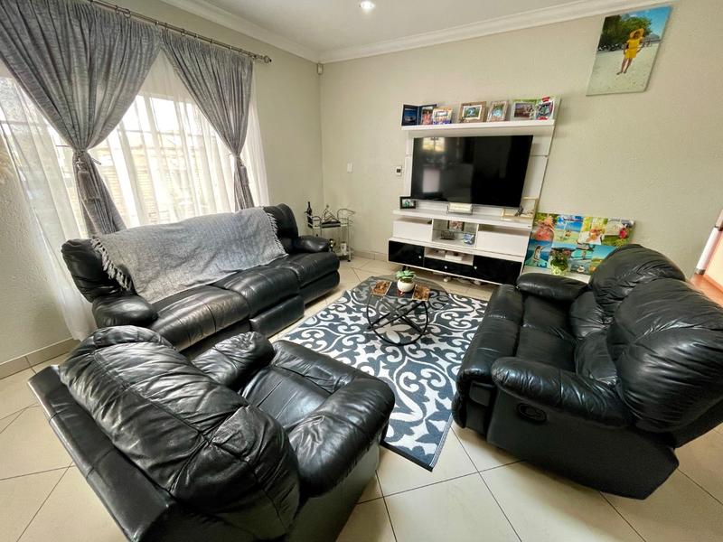 5 Bedroom Property for Sale in Rangeview Gauteng