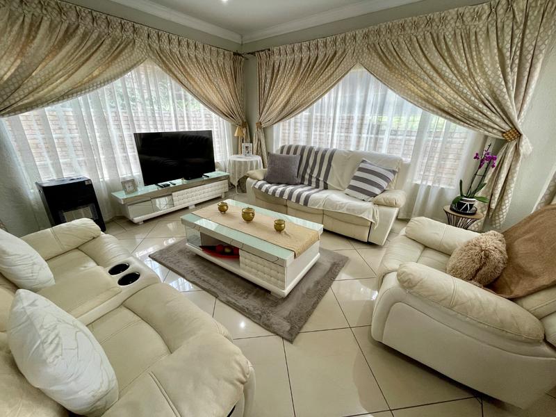 5 Bedroom Property for Sale in Rangeview Gauteng