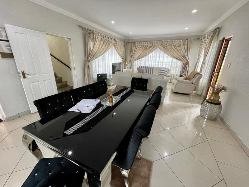 5 Bedroom Property for Sale in Rangeview Gauteng