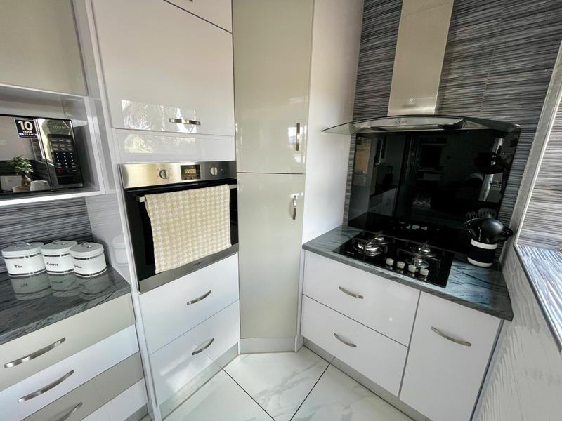 5 Bedroom Property for Sale in Rangeview Gauteng