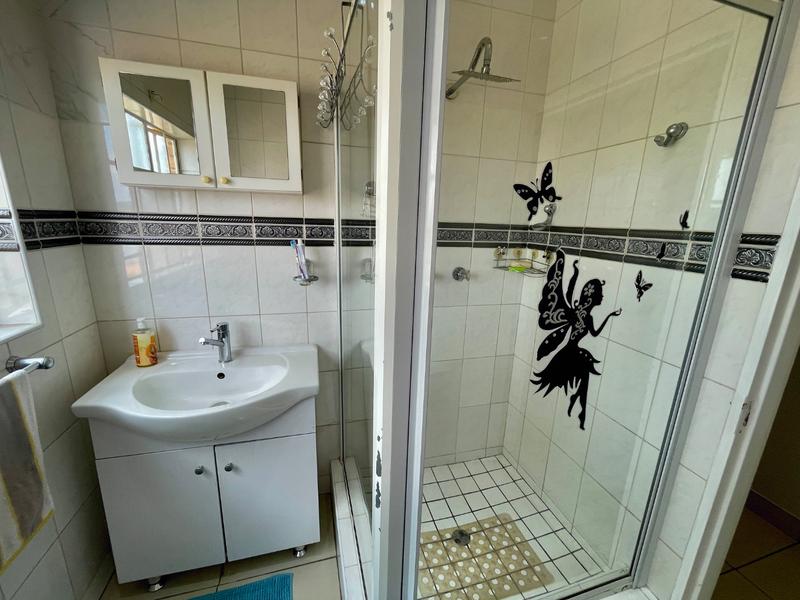 5 Bedroom Property for Sale in Rangeview Gauteng