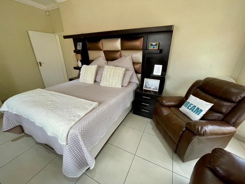 5 Bedroom Property for Sale in Rangeview Gauteng