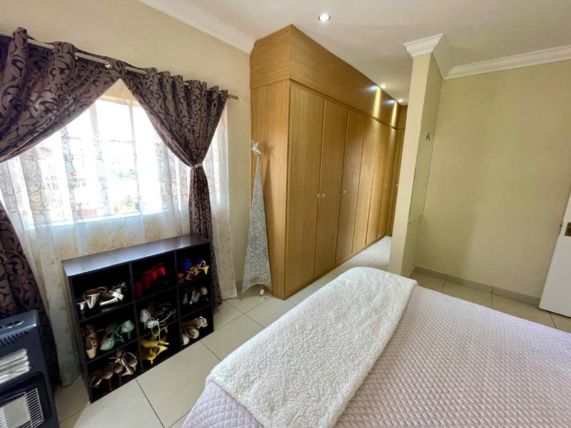 5 Bedroom Property for Sale in Rangeview Gauteng