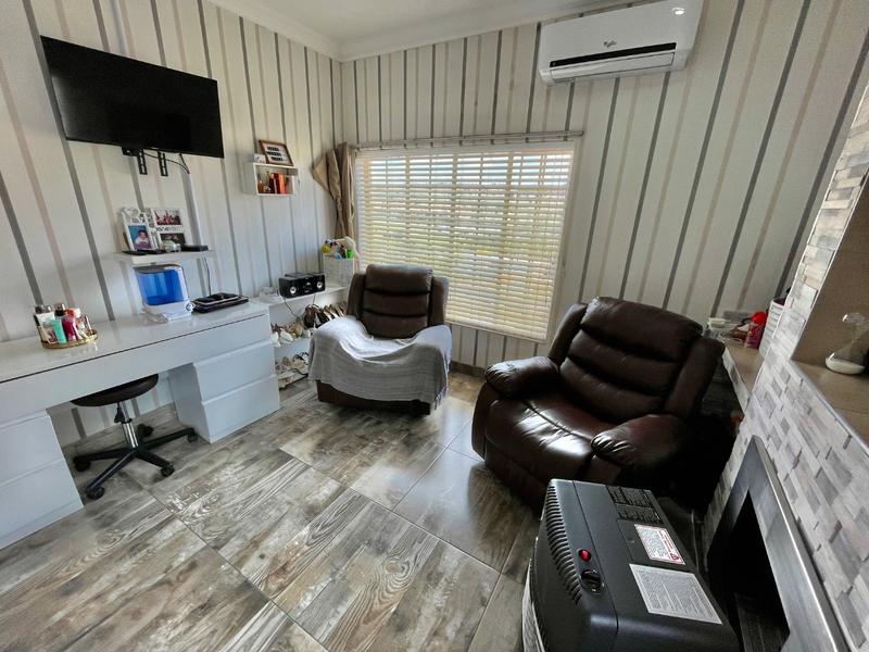5 Bedroom Property for Sale in Rangeview Gauteng