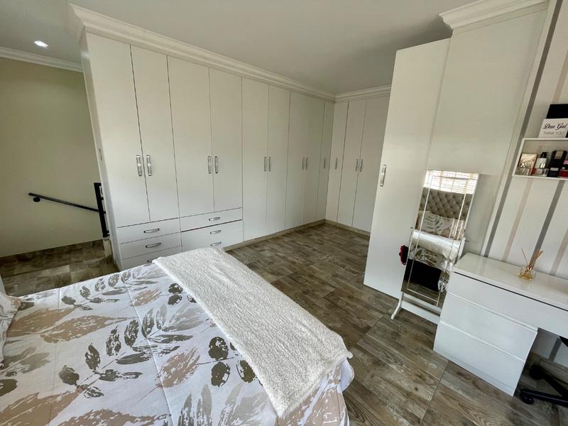 5 Bedroom Property for Sale in Rangeview Gauteng