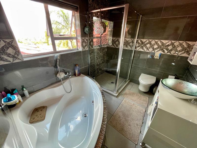 5 Bedroom Property for Sale in Rangeview Gauteng