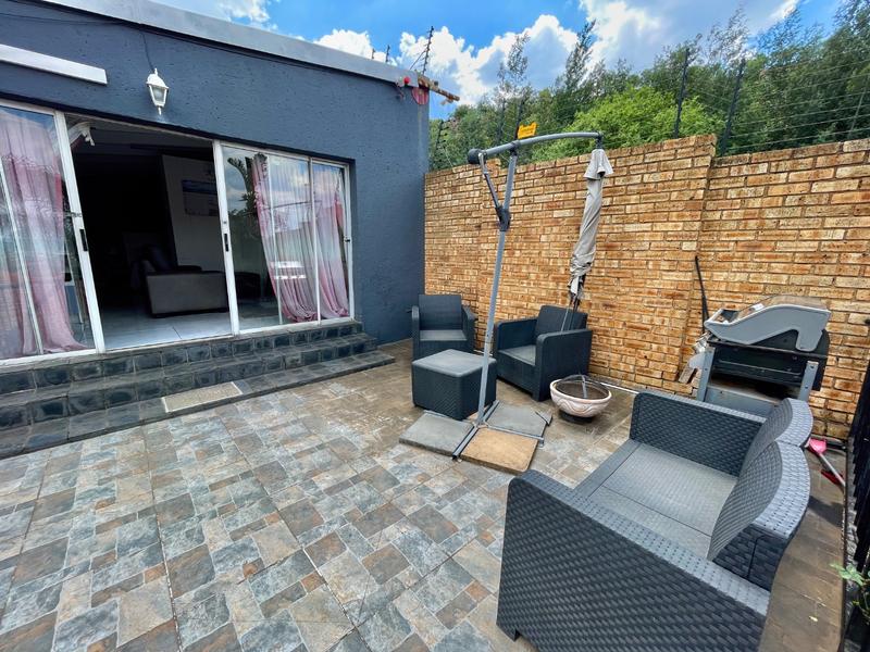 5 Bedroom Property for Sale in Rangeview Gauteng