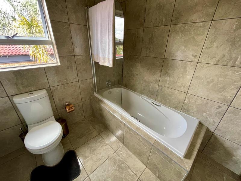 5 Bedroom Property for Sale in Rangeview Gauteng