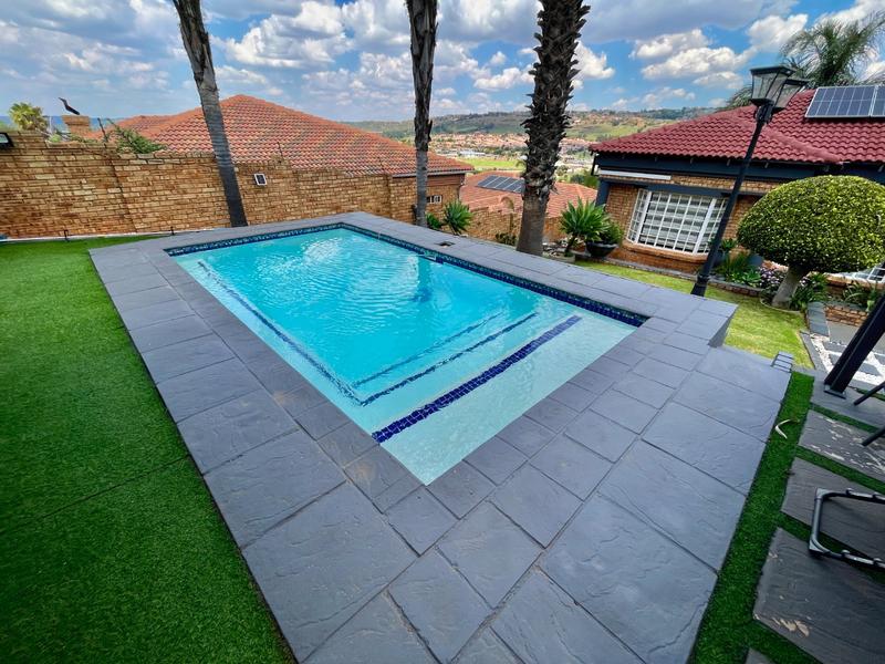 5 Bedroom Property for Sale in Rangeview Gauteng