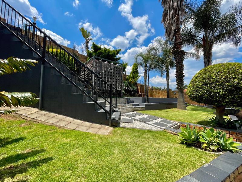 5 Bedroom Property for Sale in Rangeview Gauteng