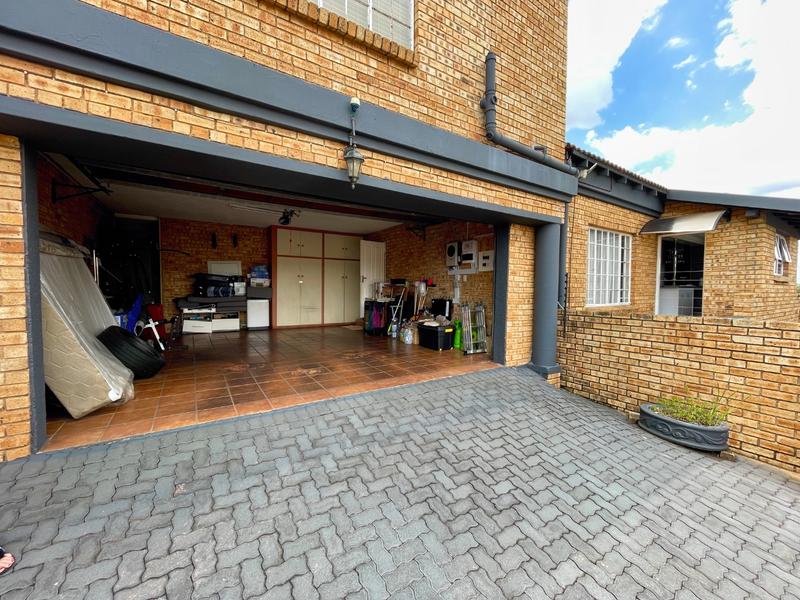 5 Bedroom Property for Sale in Rangeview Gauteng
