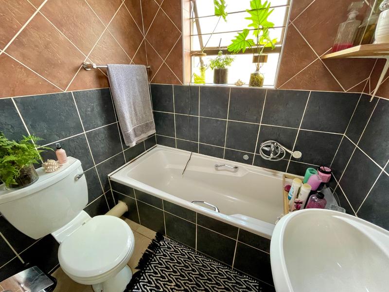 3 Bedroom Property for Sale in Sugar Bush Estate Gauteng