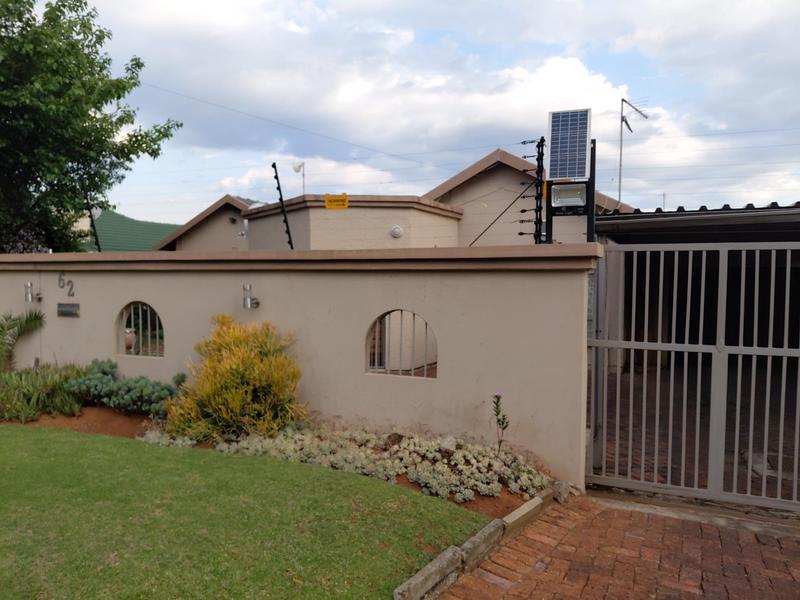 4 Bedroom Property for Sale in Dawnview Gauteng