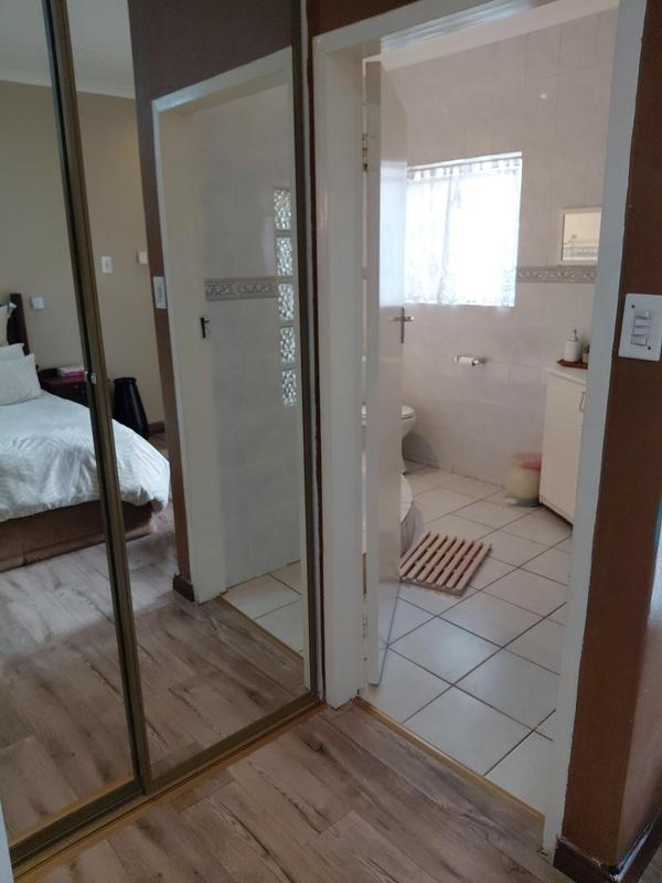 4 Bedroom Property for Sale in Dawnview Gauteng