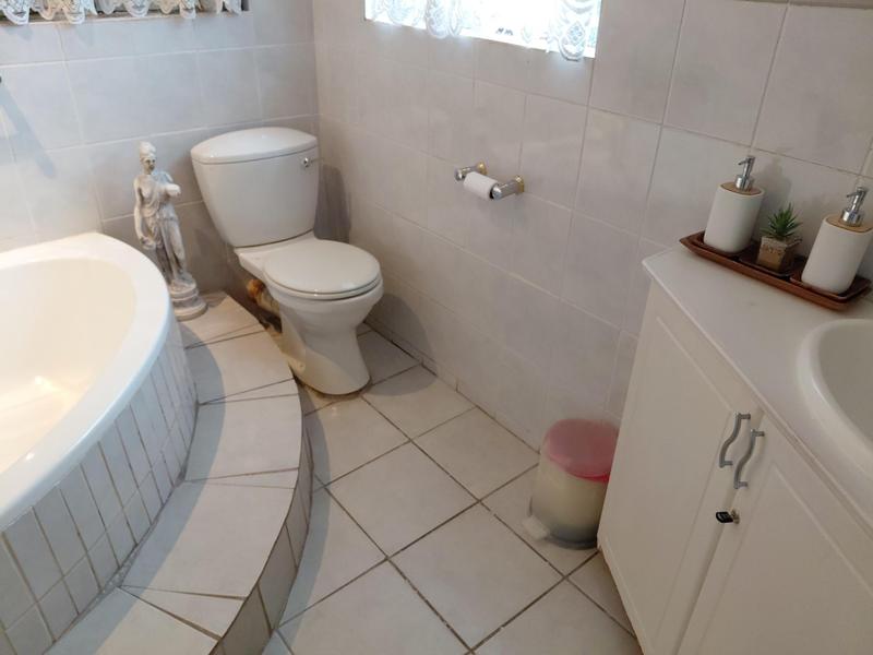 4 Bedroom Property for Sale in Dawnview Gauteng