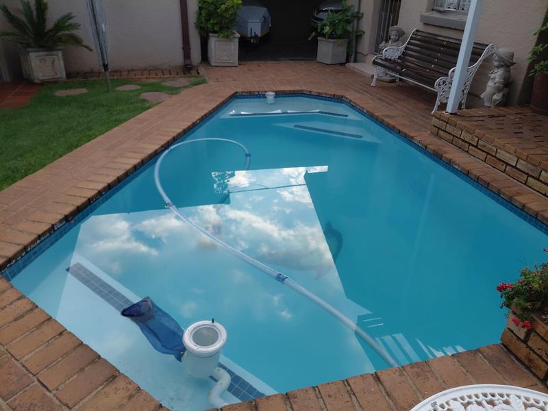 4 Bedroom Property for Sale in Dawnview Gauteng