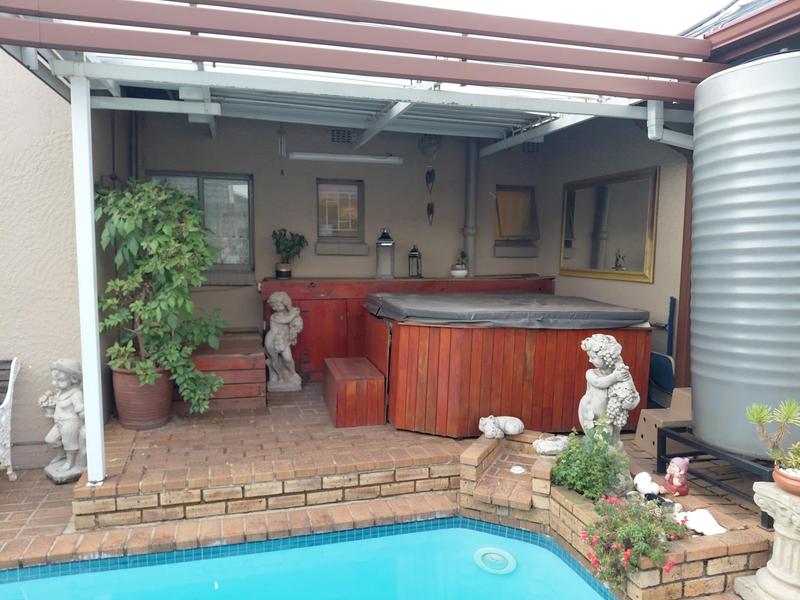 4 Bedroom Property for Sale in Dawnview Gauteng
