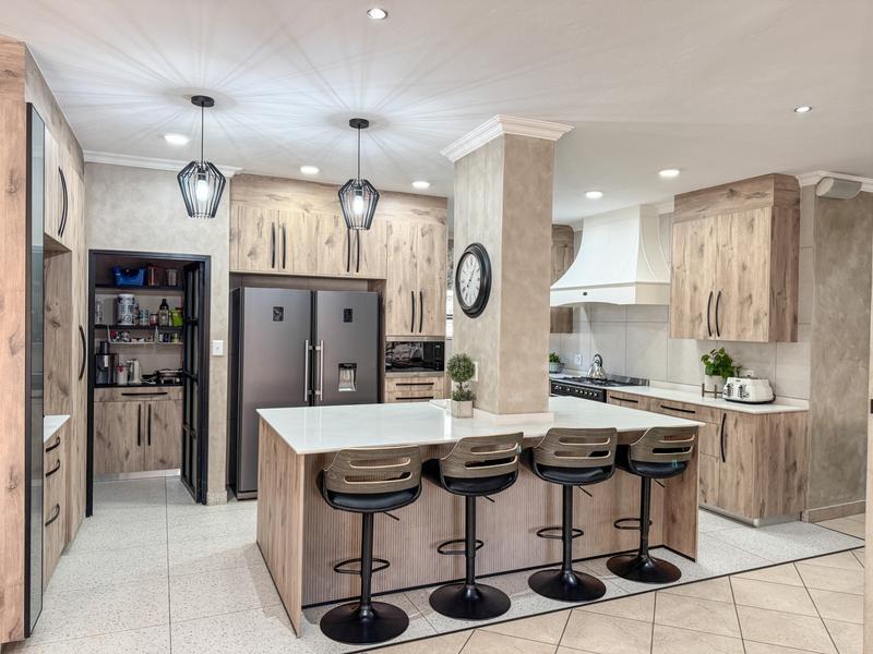 5 Bedroom Property for Sale in Midstream Estate Gauteng