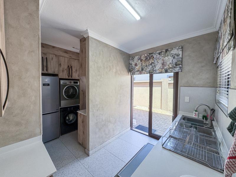 5 Bedroom Property for Sale in Midstream Estate Gauteng