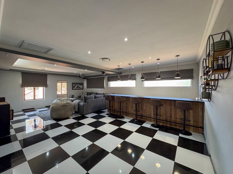 5 Bedroom Property for Sale in Midstream Estate Gauteng