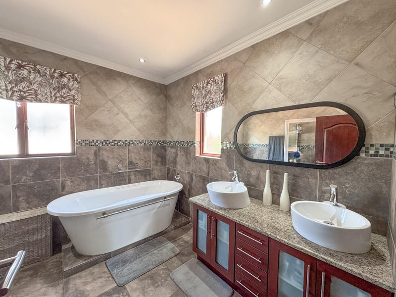 5 Bedroom Property for Sale in Midstream Estate Gauteng