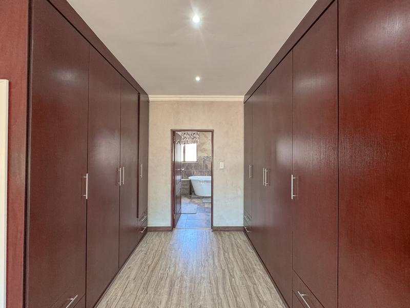 5 Bedroom Property for Sale in Midstream Estate Gauteng
