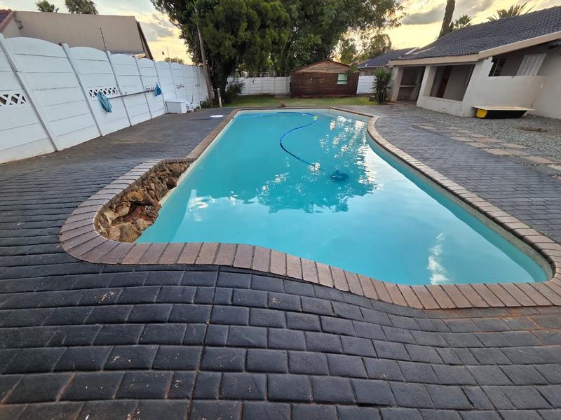 To Let 5 Bedroom Property for Rent in Elspark Gauteng