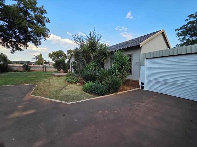 To Let 5 Bedroom Property for Rent in Elspark Gauteng