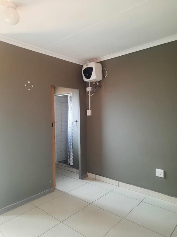 To Let 1 Bedroom Property for Rent in Birch Acres Gauteng