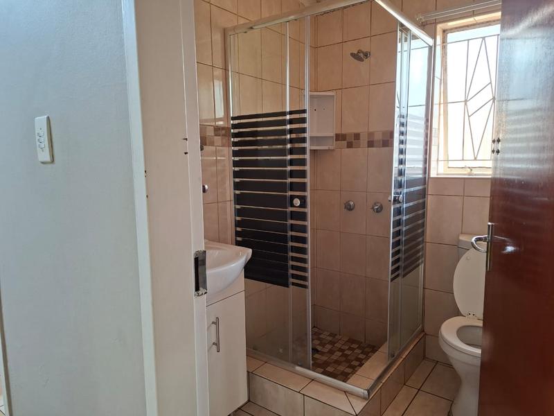 To Let 1 Bedroom Property for Rent in Bonaero Park Gauteng