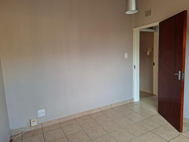 To Let 1 Bedroom Property for Rent in Bonaero Park Gauteng