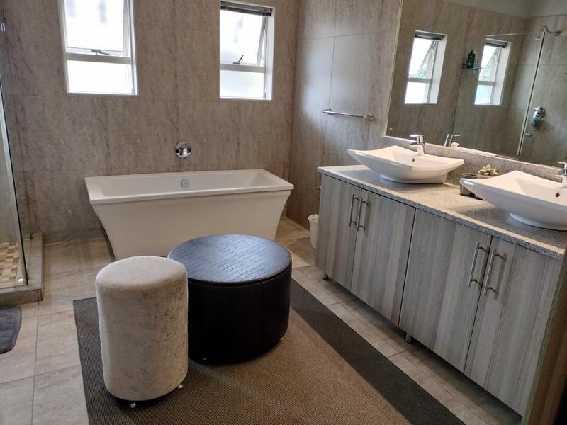 To Let 2 Bedroom Property for Rent in Waterkloof Ridge Gauteng