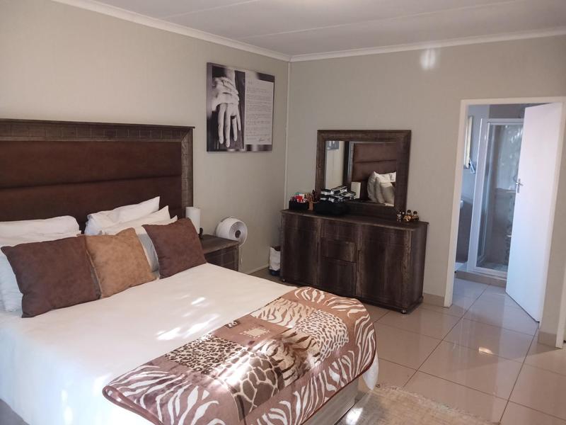 To Let 4 Bedroom Property for Rent in Weltevreden Park Gauteng