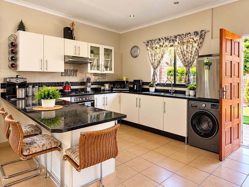 To Let 2 Bedroom Property for Rent in Fairland Gauteng