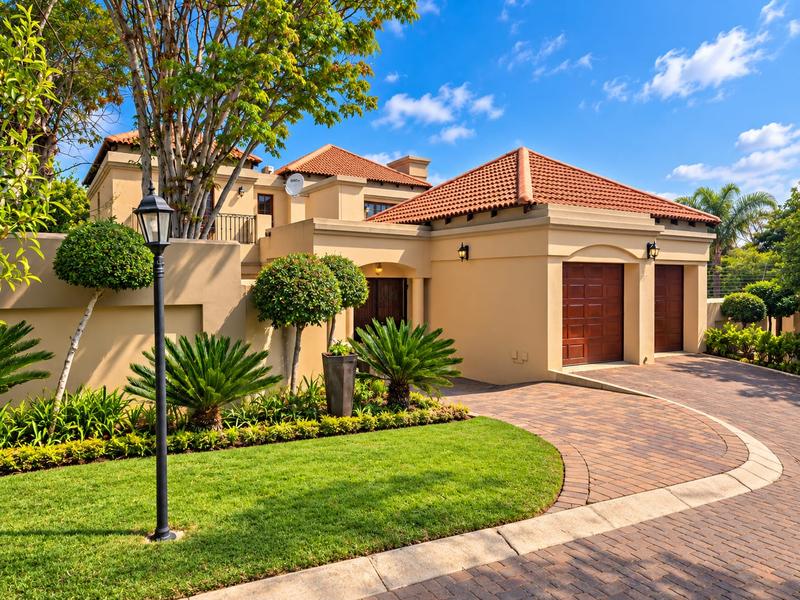 4 Bedroom Property for Sale in Faerie Glen Gauteng