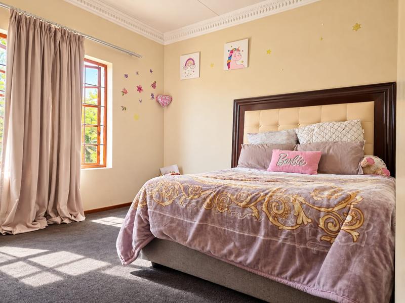 4 Bedroom Property for Sale in Faerie Glen Gauteng