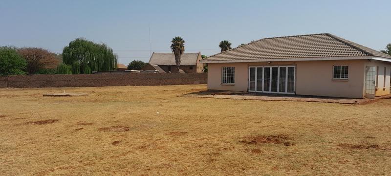 To Let 3 Bedroom Property for Rent in Zwartkop Gauteng