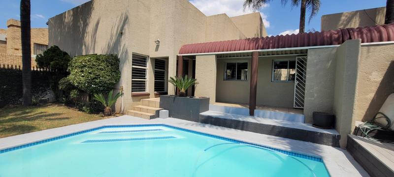 5 Bedroom Property for Sale in New Redruth Gauteng