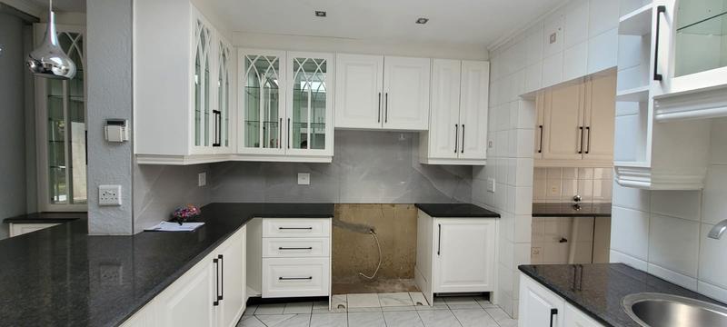 5 Bedroom Property for Sale in New Redruth Gauteng