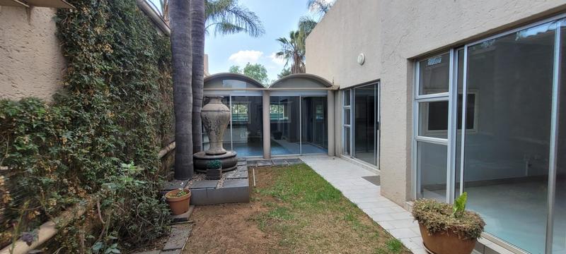 5 Bedroom Property for Sale in New Redruth Gauteng